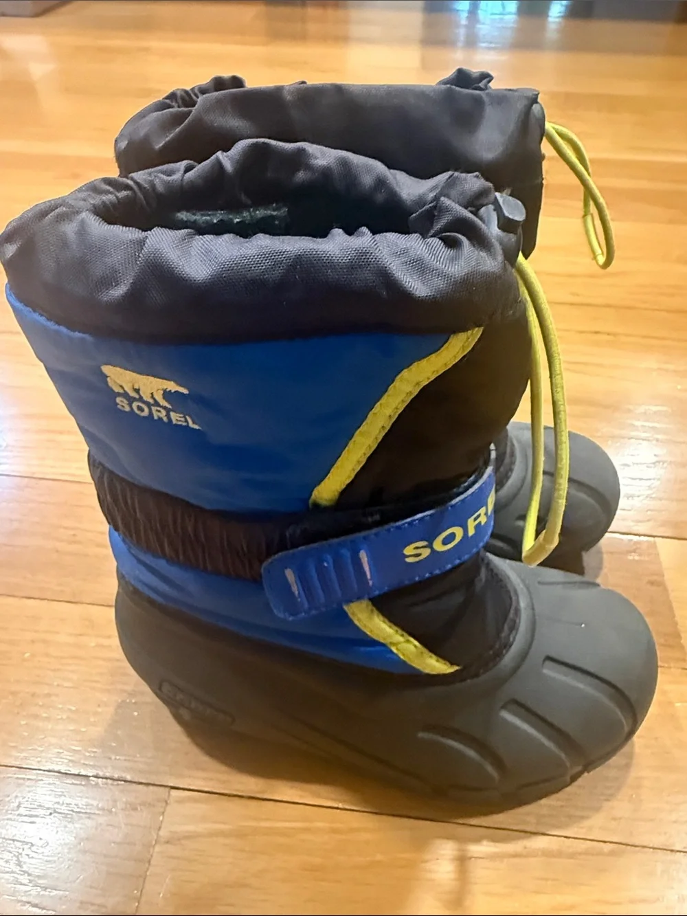 Sorel boys winter snow boots size 12.